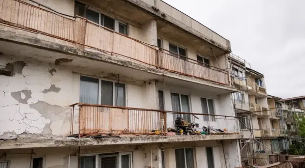 Balkon w spółdzielni: Kto płaci za remont? Uniknij sporów!
