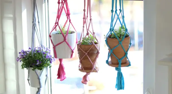 Jak zbudować stojący kwietnik DIY? Poradnik krok po kroku